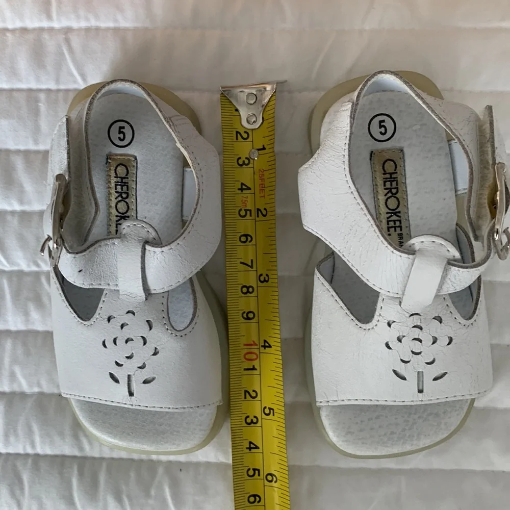 Cherokee vintage sandals
